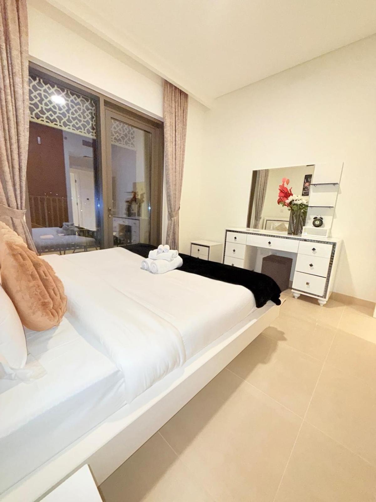 1 Bed With Private Access In Creek Harbour *